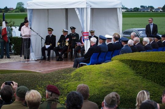 Forsvarsministeren deltok i dag på en norsk seremoni i Normandie for å markere invasjonen som startet frigjøringen av Europa for 70 år siden. 