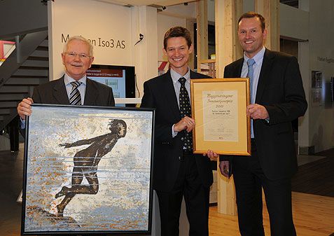 nnovasjonsprisen 2011 - Gründerene Per Knut Mølstad og Haumann Sund og konsernsjef Hans Rindal i Moelven