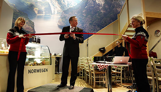 Landbruks- og matminister Lars Peder Brekk under åpningen av Norges stand Grüne Woche 2011