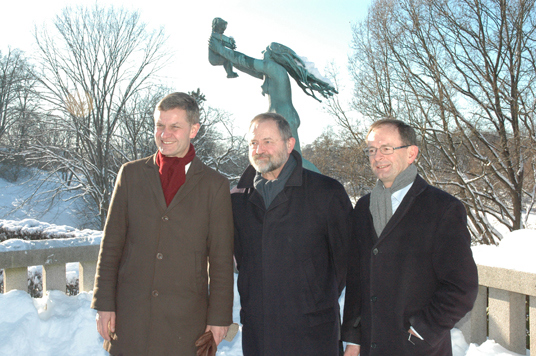 Miljø- og utviklingsminister Erik Solheim, riksantikvar Nils Marstein og byrådsleder i Oslo Erling Lae. Foto: Gard Nybro-Nielsen.