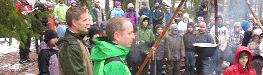 Statsrådene Solheim og Solhjell hadde utetime sammen med elever fra 5. trinn ved Lutvann skole i Oslo da de lanserte Den naturlige skolesekken. Foto: KD