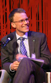 Statssekretær Erik Lahnstein på Litteraturhuset 8. november. Foto: Å.Welzien/UD