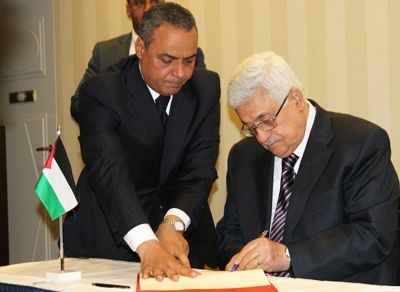 President Abbas undertegnet avtalen i Oslo 18. juli.
