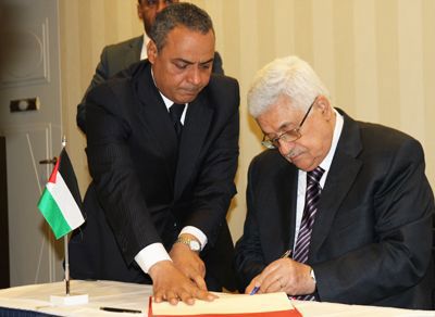 President Abbas undertegnet avtalen i Oslo 18. juli.