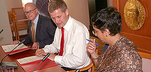 Nestleder Dan Toole i UNICEF, utviklingsminister Erik Solheim og nestleder Purnima Mane i UNFPA. Foto: de Brisis/UD