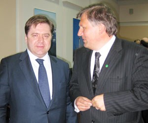 Den russiske energiminister Sjmatko møtte Terje Riis-Johansen i Moskva. Foto: UC/OED
