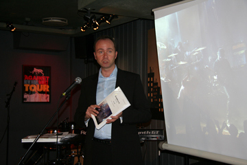 Kultur- og kirkeminister Trond Giske presenterer stortingsmeldingen om Samspill. Et løft for rytmisk musikk. Foto: Kultur- og kirkedepartementet