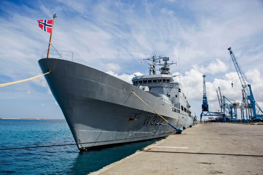 KV Andenes til kai under operasjon RECSYR