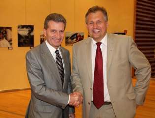 Günther Oettinger og Terje Riis-Johansen møttes i Brussel 24. juni 2010. Foto: OB/OED