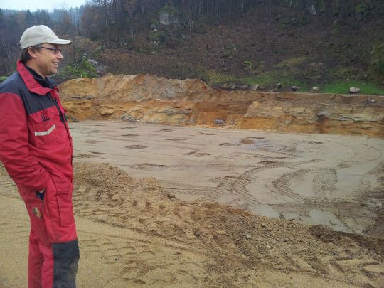 - Her skal slaktegrisene være på plass 1. mai 2013, sier Sjur Lauvdal. 