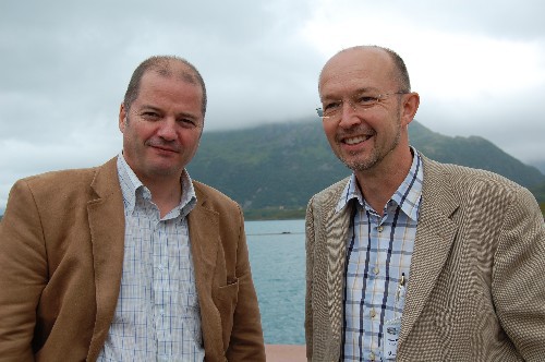 Olje- og energiminister Odd Roger Enoksen og Statoils letesjef for norsk sokkel Tim Dodson under årets fiskerikonferanse i Bø i Vesterålen. Foto: OED