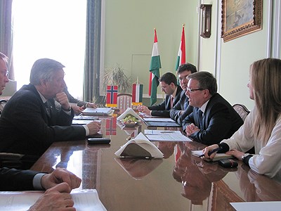 Finansminister Sigbjørn Johnsen møtte i dag den ungarske økonomiministeren György Matolcsy.