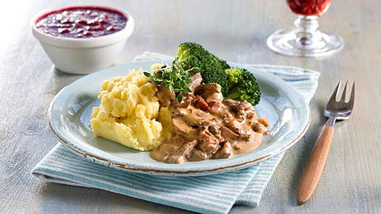 Mat: Finnbiff av reinkjøtt er på 10 på topp lista over de mest viste matrettene på internettsiden matprat.no. Foto: matprat.no