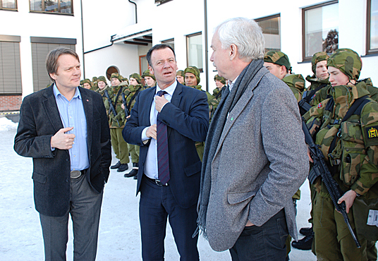 Oppstart Pilotprosjekt Østerdalen: Elverums ordfører Terje Røe, statssekretær Roger Ingebrigtsen og Åmots ordfører Ole Gustav Narud. - Foto: Thor Anders Sognli.
