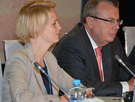 Statssekretær Ingrid Fiskaa og Jury Fedotov, leder for FNs organisasjon mot narkotika og kriminalitet (UNODC).