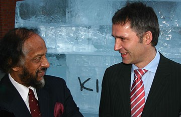 Fredsprisvinner Pachauri og statsminister Stoltenberg. Foto: SMK